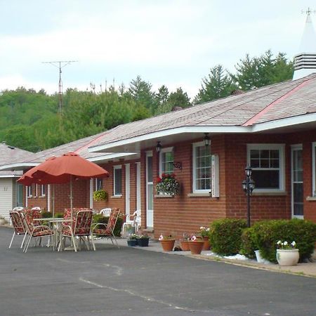Mountain View Motel Barrys Bay Exterior foto