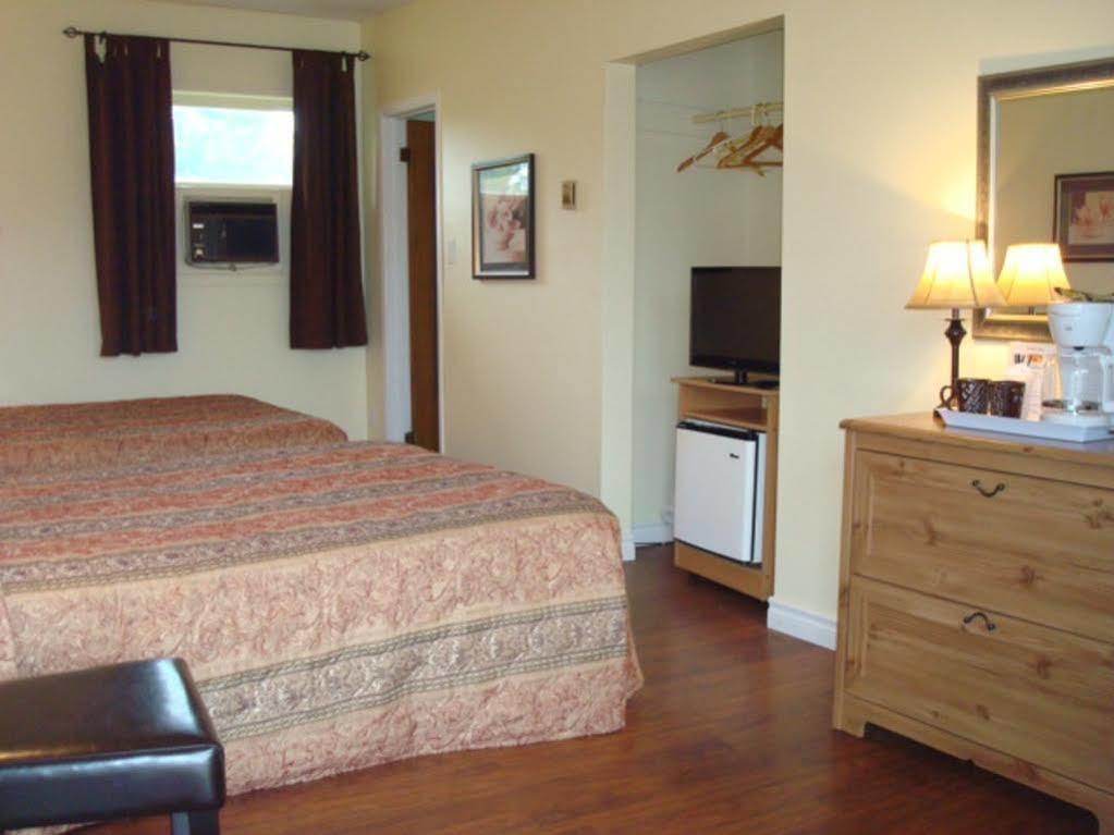 Mountain View Motel Barrys Bay Exterior foto